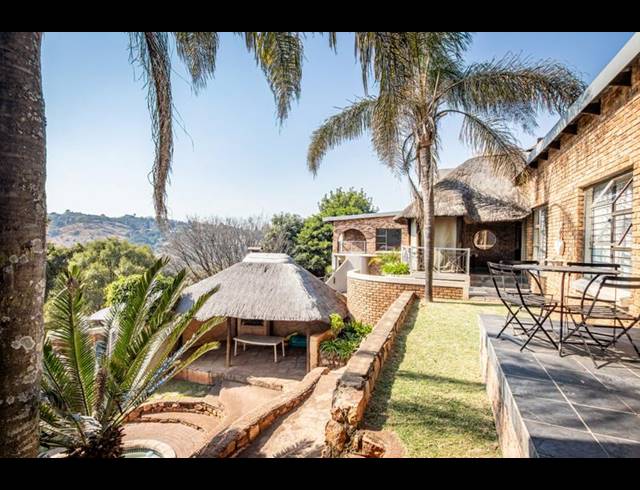 5 BEDROOM HOUSE FOR SALE IN KLOOFENDAL